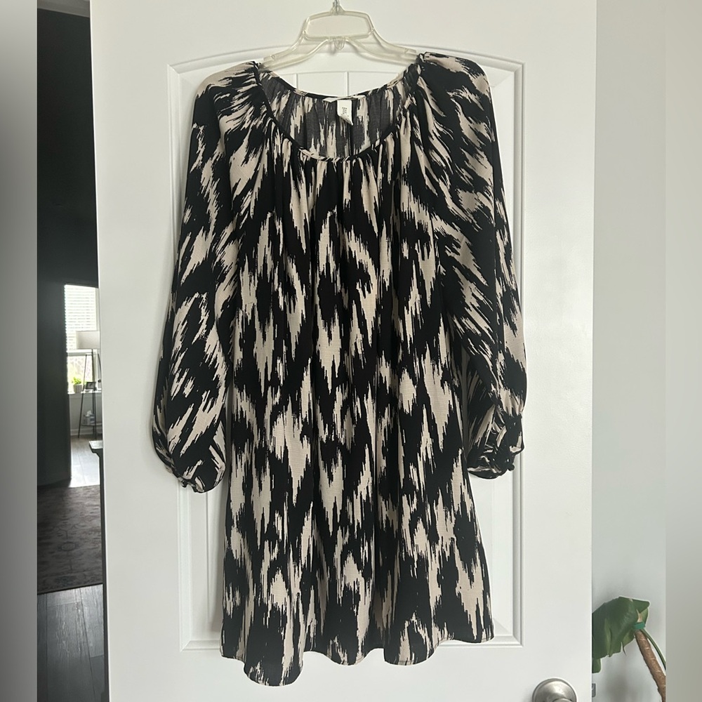 Women’s H&M Black and White Flowy Tunic Dress Long Sleeve - Size M